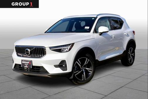 2023 Volvo XC40 B5 Plus Bright Theme