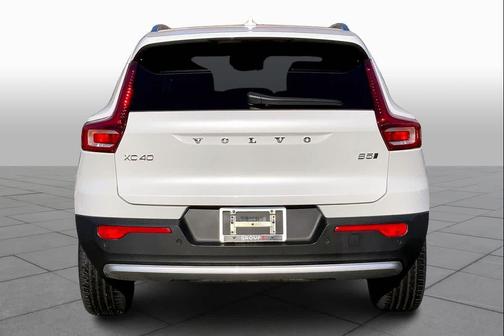 2023 Volvo XC40 B5 Plus Bright Theme