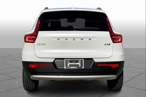 2023 Volvo XC40 B5 Plus Bright Theme