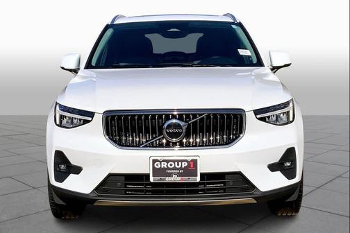 2023 Volvo XC40 B5 Plus Bright Theme