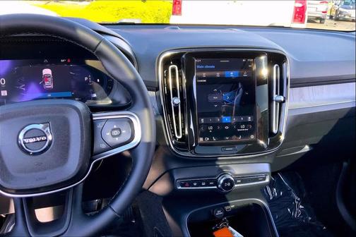 2023 Volvo XC40 B5 Plus Bright Theme