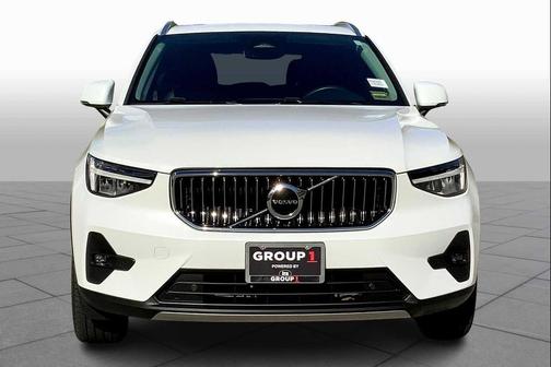 2023 Volvo XC40 B5 Plus Bright Theme