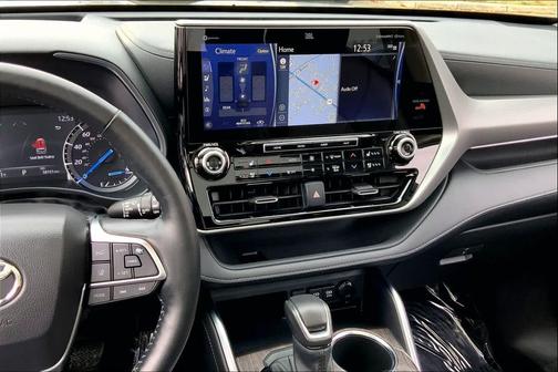 2021 Toyota Highlander Hybrid Platinum