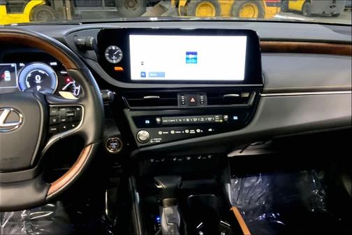 2025 Lexus ES 300h Luxury