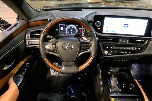 2025 Lexus ES 300h Luxury