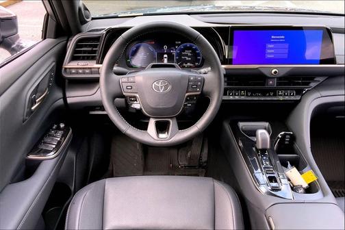 2025 Toyota Crown Signia LIMITED