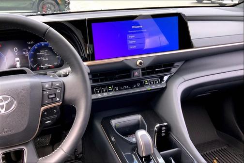 2025 Toyota Crown Signia LIMITED