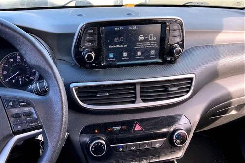 2021 Hyundai TUCSON SE