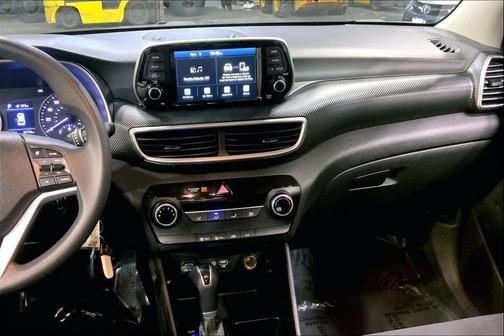 2021 Hyundai TUCSON SE