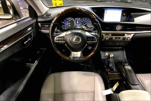 Atomic Silver 2018 Lexus ES 300h Base
