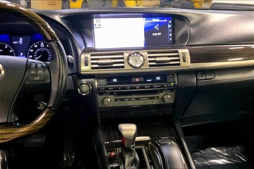 2016 Lexus LS 460 Base (A8)