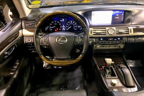 2016 Lexus LS 460 Base (A8)