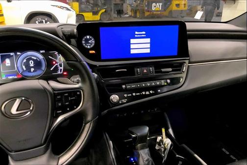 2025 Lexus ES 300h Ultra Luxury