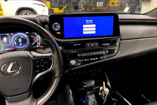 2025 Lexus ES 300h Ultra Luxury