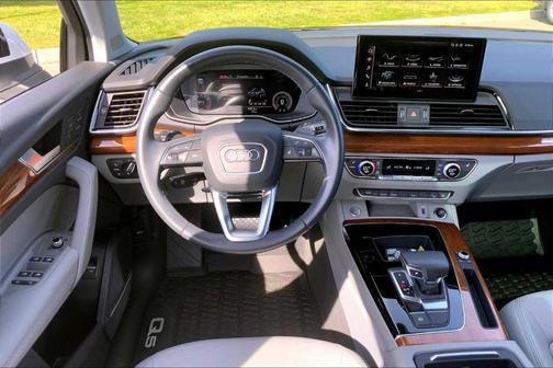 2022 Audi Q5 45 S line Premium Plus