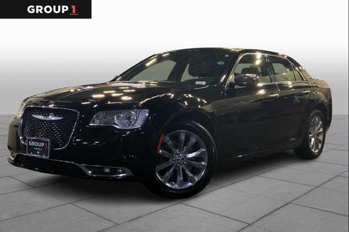 Gloss Black 2018 Chrysler 300 Limited