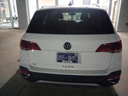 Pure White 2023 Volkswagen Taos 1.5T SE