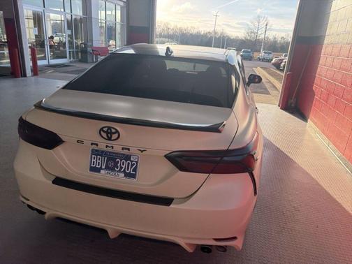 Wind Chill Pearl/Midnight Black Metallic 2020 Toyota Camry XSE