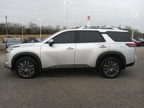 2025 Nissan Pathfinder SL FWD