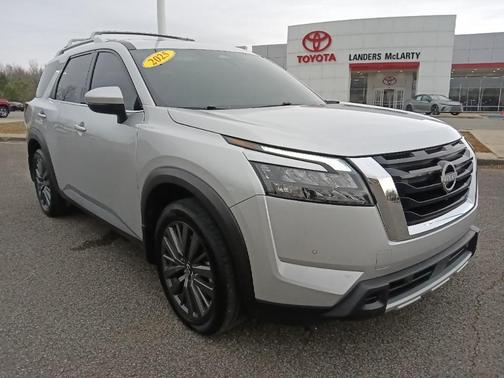2025 Nissan Pathfinder SL FWD