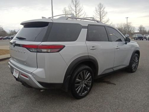 2025 Nissan Pathfinder SL FWD