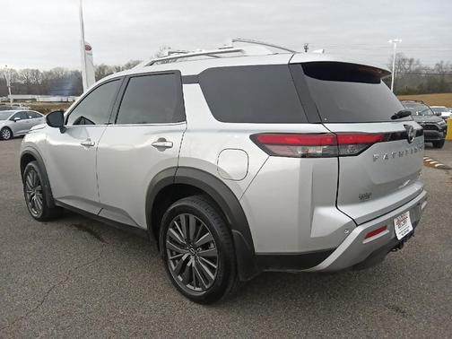 2025 Nissan Pathfinder SL FWD