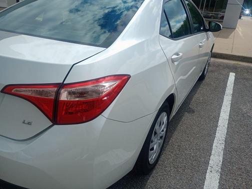 Blizzard Pearl 2017 Toyota Corolla LE