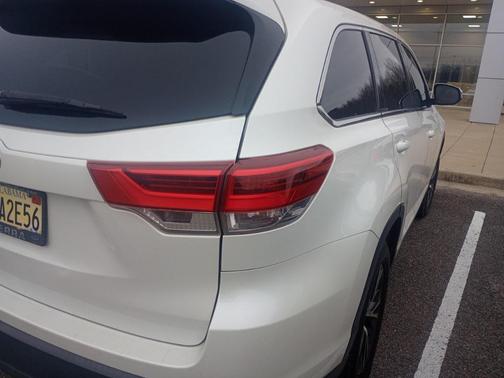 2019 Toyota Highlander LE I4