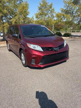 2020 Toyota Sienna SE