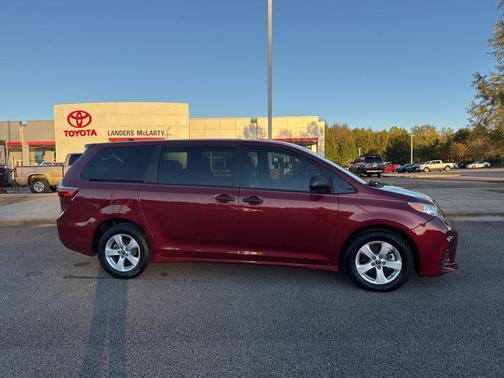2020 Toyota Sienna SE