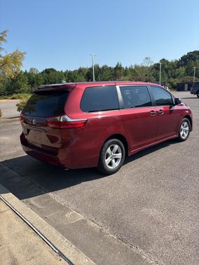 2020 Toyota Sienna SE