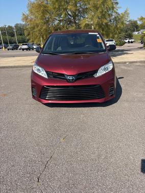 2020 Toyota Sienna SE