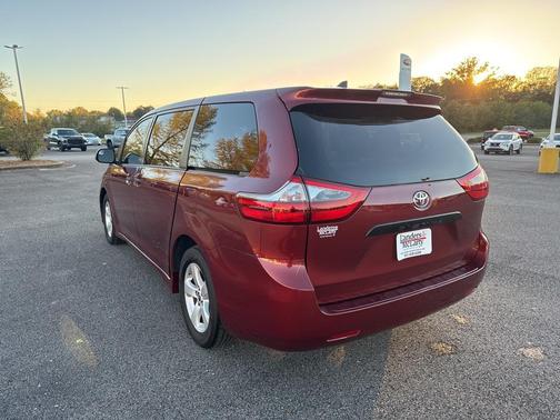 2020 Toyota Sienna SE