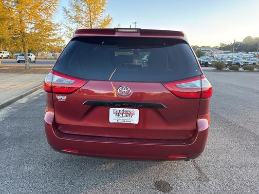 2020 Toyota Sienna SE