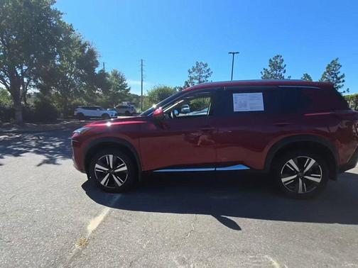 2022 Nissan Rogue SL