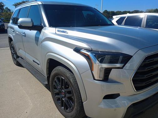 2024 Toyota Sequoia SR5