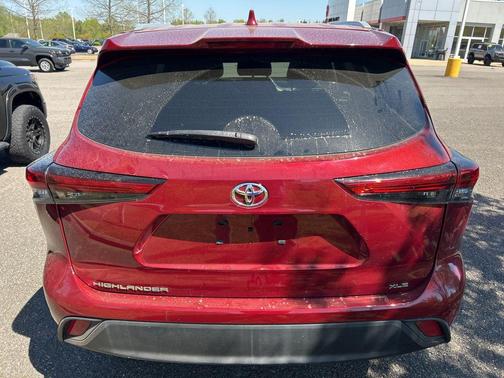 Ruby Flare Pearl 2023 Toyota Highlander XLE