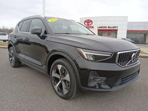 2023 Volvo XC40 B5 Plus Bright Theme