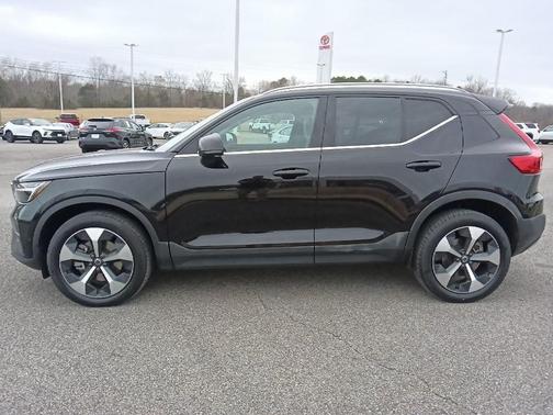 2023 Volvo XC40 B5 Plus Bright Theme