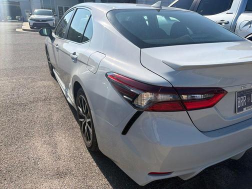 Ice 2024 Toyota Camry SE