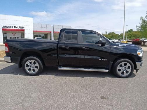 Diamond Black Crystal Pearlcoat 2023 RAM 1500 Big Horn/Lone Star