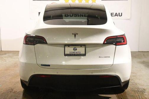 Pearl White Multi-Coat 2022 Tesla Model Y Long Range Dual Motor All-Wheel Drive