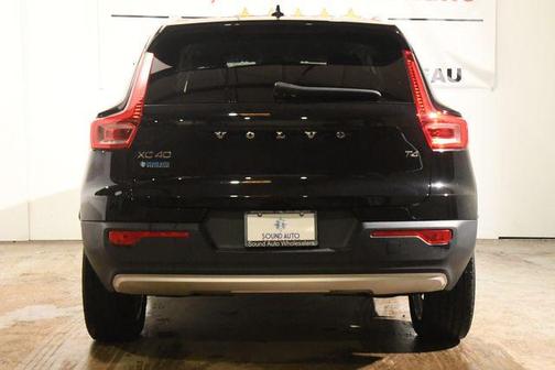 2021 Volvo XC40 T4 Momentum