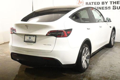 2022 Tesla Model Y Long Range Dual Motor All-Wheel Drive