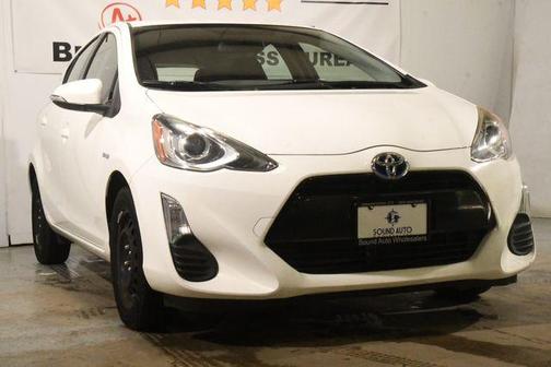 2016 Toyota Prius c Three