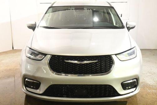 Silver Mist Clearcoat 2023 Chrysler Pacifica Hybrid Touring L