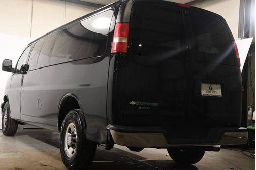 Photo 4 of 24 of 2013 Chevrolet Express 3500 LT