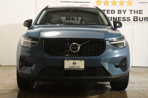 2023 Volvo XC40 B5 Plus Dark Theme