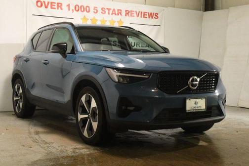 2023 Volvo XC40 B5 Plus Dark Theme