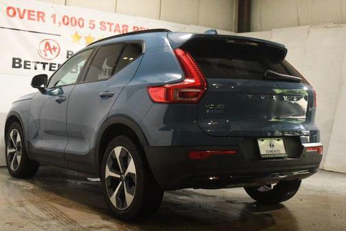 2023 Volvo XC40 B5 Plus Dark Theme